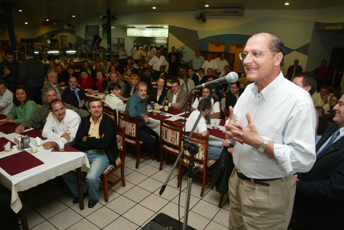 Alckmin discursa em jantar organizado por Pedro Tobias<a style='float:right;color:#ccc' href='https://www3.al.sp.gov.br/repositorio/noticia/03-2008/Alck tob bau.jpg' target=_blank><i class='bi bi-zoom-in'></i> Clique para ver a imagem </a>